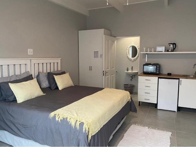 Second Best Accommodation East London Eksteriør bilde